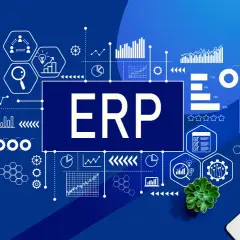 Grafik mit dem Wort "ERP" im Zentrum, umgeben von Diagrammen, Symbolen und einem Laptop. Dies repräsentiert enterprise resource management.