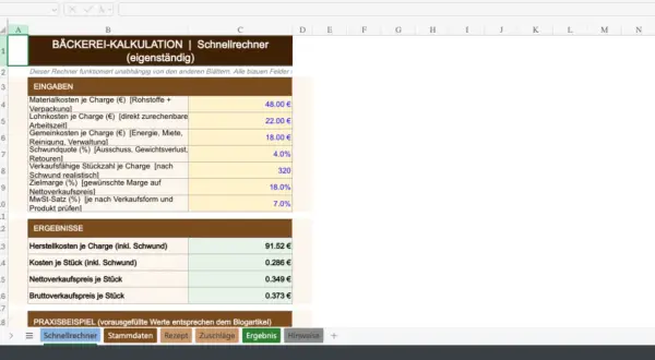Excel-Tabelle zur Kalkulation von Bäckerei-Kosten. Sie zeigt Eingaben wie Material- und Lohnkosten sowie Ergebnisse wie Stückkosten und Verkaufspreise, nützlich für die GmbH.
