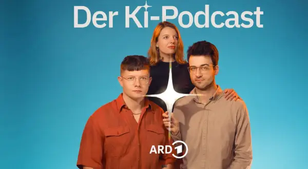 Drei Personen stehen vor einem blauen Hintergrund. Über ihnen steht "Der Ki-Podcast". Ein Sternenlicht strahlt zwischen ihnen.