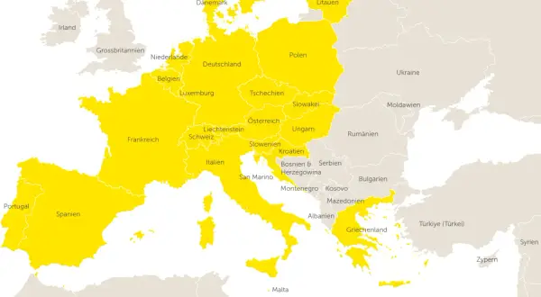 Karte zeigt die Schengen-Zone in Europa. Gelb markiert sind Länder wie Deutschland, Frankreich, Spanien, Italien und Polen.