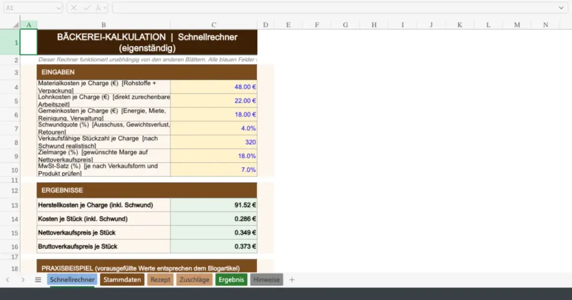 Excel-Tabelle zur Kalkulation von Bäckerei-Kosten. Sie zeigt Eingaben wie Material- und Lohnkosten sowie Ergebnisse wie Stückkosten und Verkaufspreise, nützlich für die GmbH.