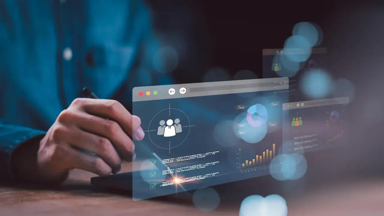 Menschliche Hand interagiert mit digitalen Dashboards, die Mitarbeiterdaten und Diagramme zeigen, ein Symbol f&uuml;r die digitale HR-Transformation.