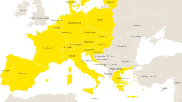 Karte zeigt die Schengen-Zone in Europa. Gelb markiert sind Länder wie Deutschland, Frankreich, Spanien, Italien und Polen.